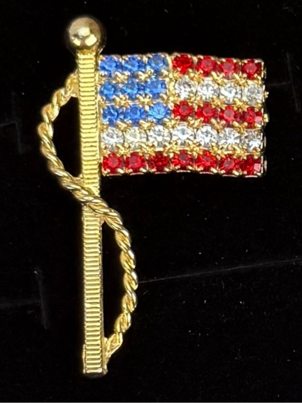 Elegant Goldtone American flag rhinestone bling Brooch Pin